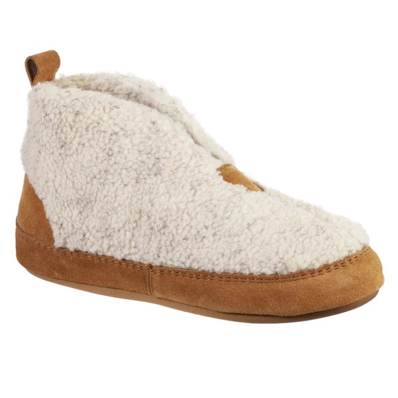 NEW Acorn Ela Slippers 9.5-10.5 - Picture 1 of 8